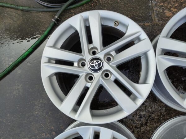 Llantas de 16 pulgadas, Toyota Corolla del 2022, 16x7J40. - Imagen 2