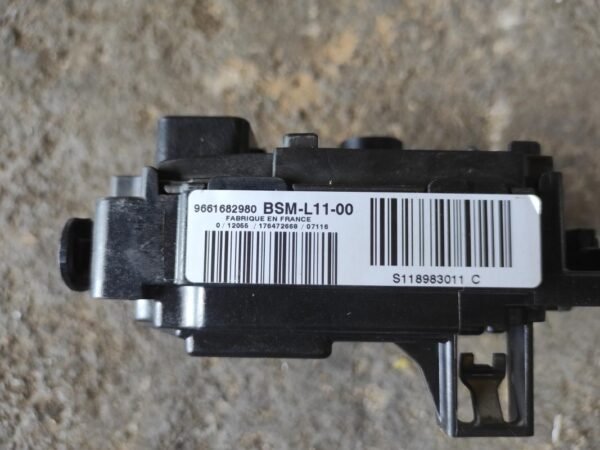 Caja de reles / fusibles Citroen C5 I (Fase II, 2004) 2.0 HDi (136 cv) FAP - Imagen 2