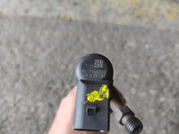 Inyector Citroen C5 I (Fase II, 2004) 2.0 HDi (136 cv) FAP - Imagen 2