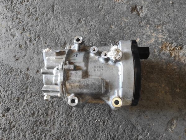 Compresor aire acondicionado Toyota COROLLA Hatchback 1.8 Hybrid (98cv) - Imagen 2
