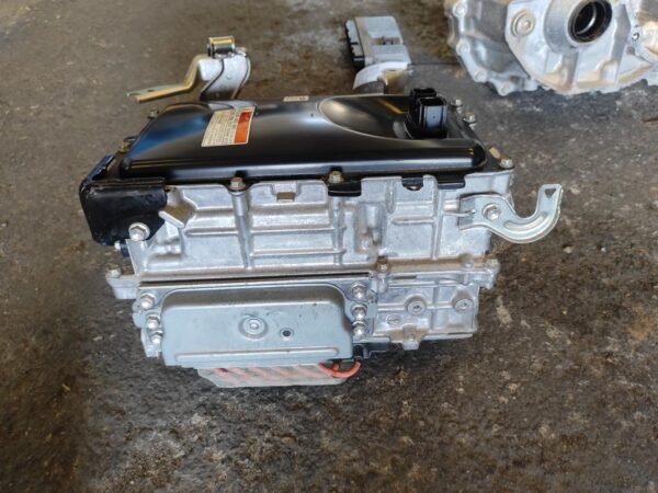 Inversor/convertidor de voltaje Toyota COROLLA Hatchback 1.8 Hybrid (98cv) - Imagen 3