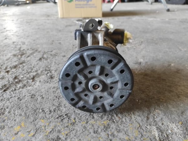 Compresor aire acondicionado Toyota Yaris II 1.4 D-4D (90 cv) - Imagen 3