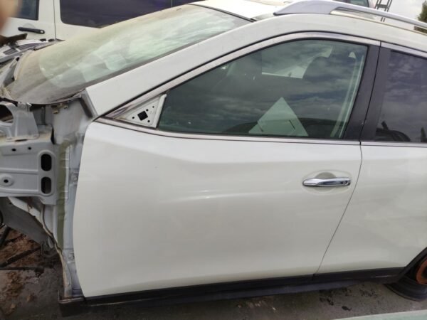 Puerta delantera izquierda Nissan X-Trail III (T32) 1.6 dCi (130 cv)