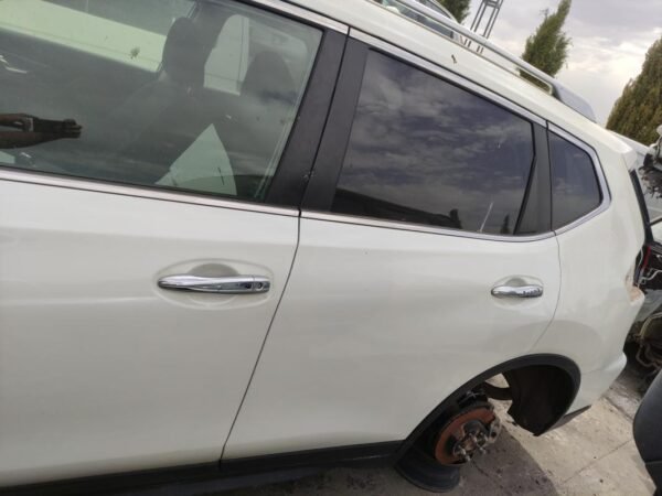 Puerta trasera izquierda Nissan X-Trail III (T32) 1.6 dCi (130 cv)