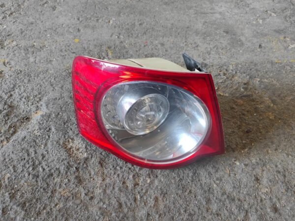 Piloto trasero izquierdo Volkswagen Jetta V 2.0 TDI PDE (140 cv)