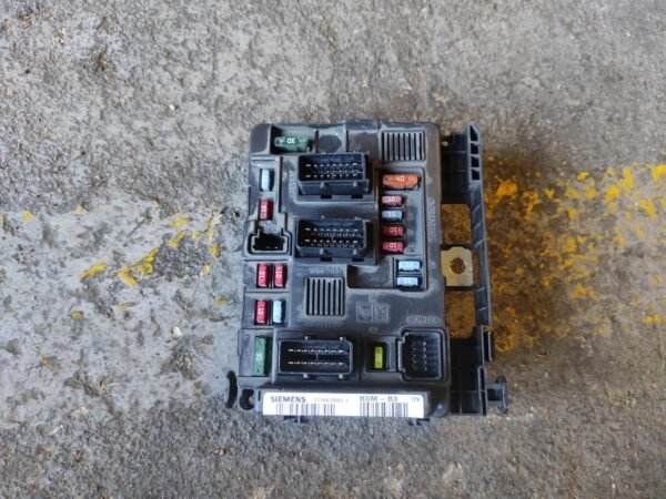 Caja de reles / fusibles Citroen Xsara Picasso (N68) 1.6 HDI FAP (109 cv)