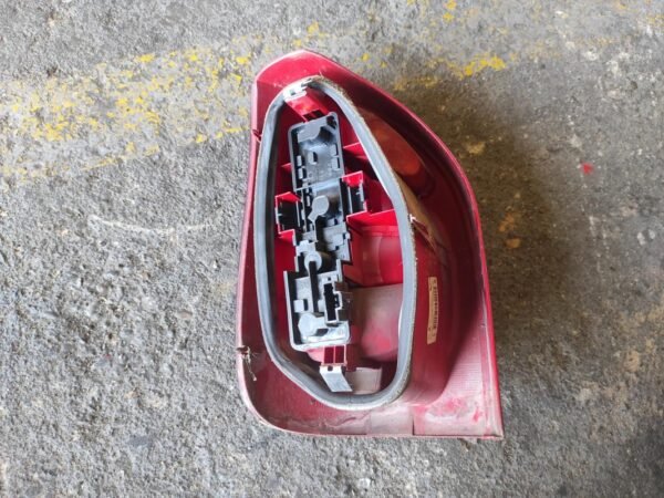 Piloto trasero derecho Citroen Xsara Picasso (N68) 1.6 HDI FAP (109 cv) - Imagen 2