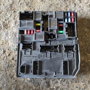 Caja de reles / fusibles Nissan Pulsar (C13) 1.5 dCi (110 cv)