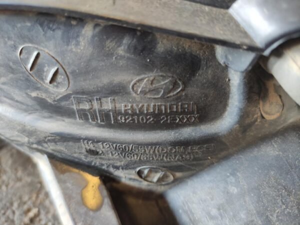 Faro derecho Hyundai Tucson 2.0 CRDi 4WD (112 cv) - Imagen 3