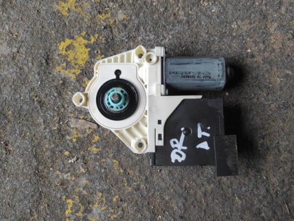 Motor elevalunas delantero derecho Volkswagen Passat (B6) 2.0 TDI (140 cv) - Imagen 2