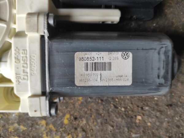 Motor elevalunas delantero derecho Volkswagen Passat (B6) 2.0 TDI (140 cv) - Imagen 3