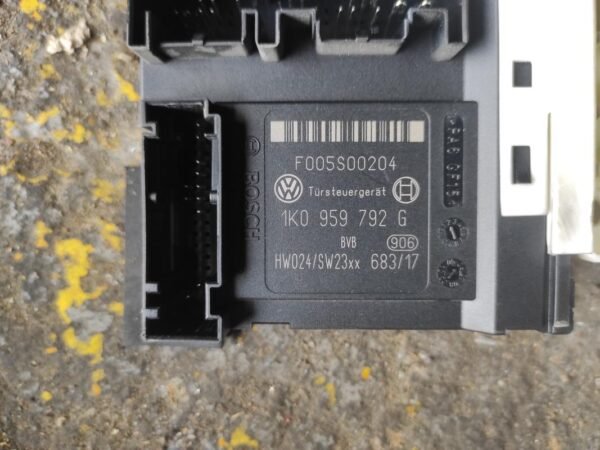 Motor elevalunas delantero derecho Volkswagen Passat (B6) 2.0 TDI (140 cv) - Imagen 4