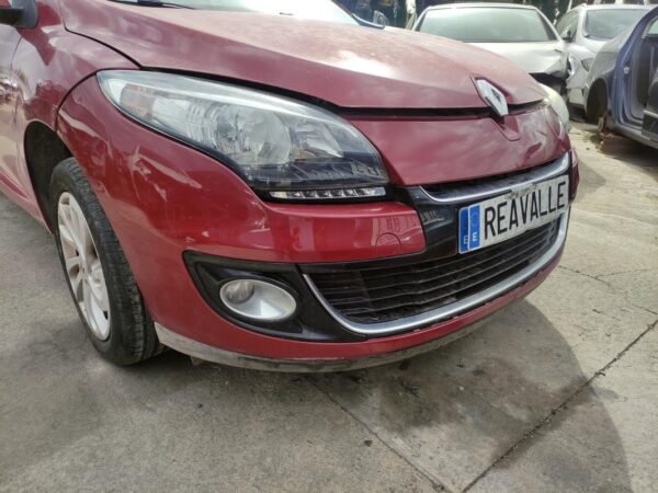 Paragolpe delantero Renault Megane III (version 2012) 1.2 TCe (116cv) - Imagen 2