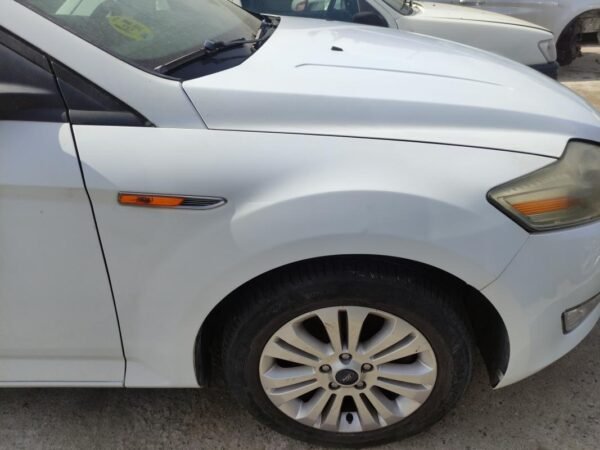 Aleta delantera derecha Ford Mondeo III Wagon 2.0 TDCi (140 cv)