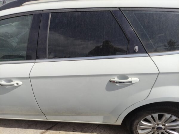 Puerta trasera izquierda Ford Mondeo III Wagon 2.0 TDCi (140 cv)
