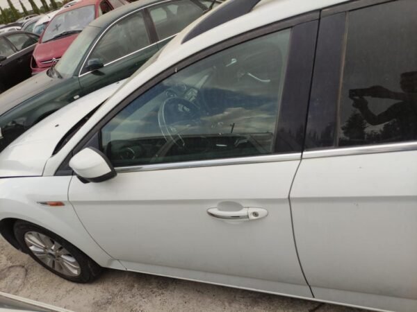 Puerta delantera izquierda Ford Mondeo III Wagon 2.0 TDCi (140 cv)