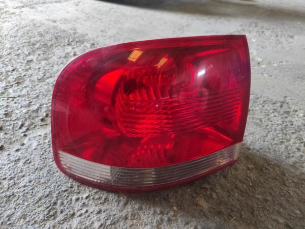 Piloto trasero izquierdo Volkswagen Touareg I (7L) 5.0 V10 TDI (313 cv)