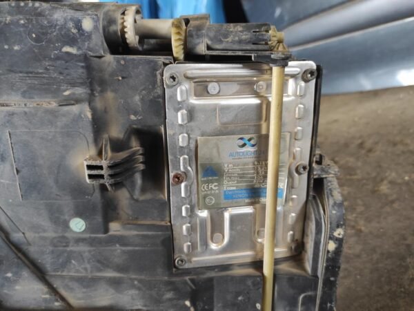 Faro derecho Volkswagen Touareg I (7L) 5.0 V10 TDI (313 cv) - Imagen 4