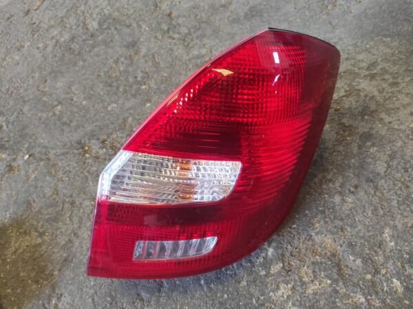 Piloto trasero derecho Skoda Fabia II (Versión 2010) 1.2 (70 cv)