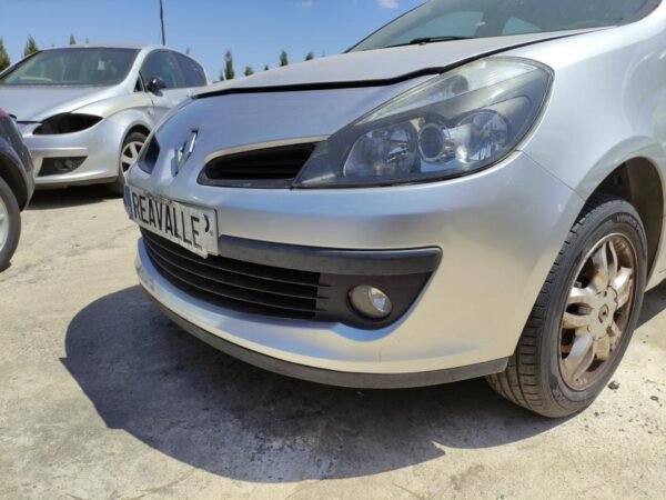 Paragolpe delantero Renault Clio III Grandtour 1.2 16V (103 CV) - Imagen 2