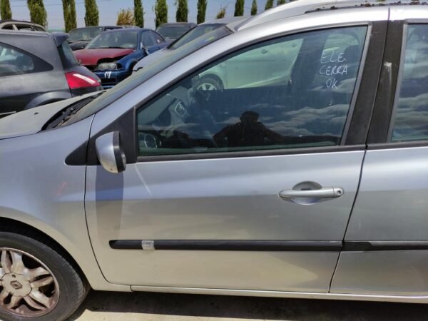 Puerta delantera izquierda Renault Clio III Grandtour 1.2 16V (103 CV)