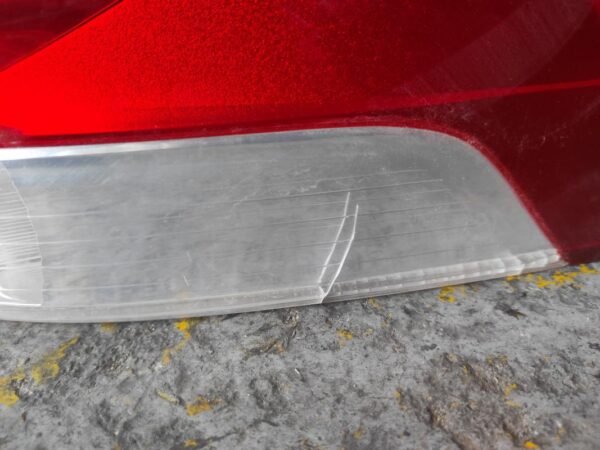 Piloto trasero derecho Opel Astra H Sedan 1.7 CDTI (110 cv) - Imagen 2