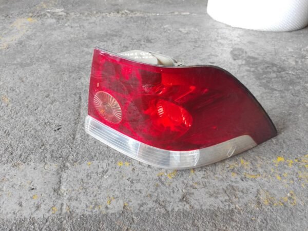 Piloto trasero derecho Opel Astra H Sedan 1.7 CDTI (110 cv)