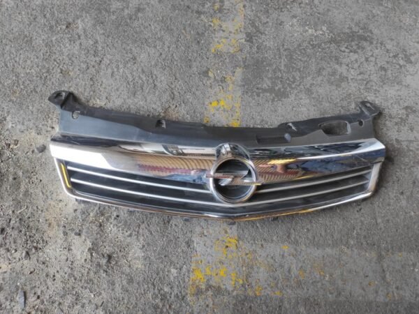 Rejilla delantera Opel Astra H Sedan 1.7 CDTI (110 cv)