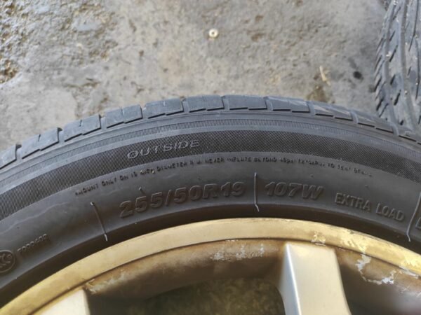 Llantas de 19 pulgadas BMW X5 (E53) (E-9Jx19EH2 IS48 delanteras) , con neumáticos delanteros 255/50R19 107W, año 2023, marca Comforser, (llantas traseras E-10Jx19EH2 IS45) neumáticos traseros 285/45R19 111Y año 2023, marca Tracmax. - Imagen 6