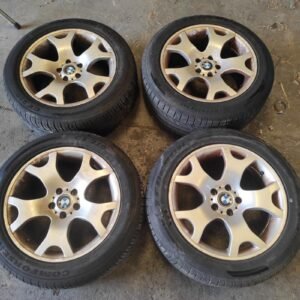 Llantas de 19 pulgadas BMW X5 (E53) (E-9Jx19EH2 IS48 delanteras) , con neumáticos delanteros 255/50R19 107W, año 2023, marca Comforser, (llantas traseras E-10Jx19EH2 IS45) neumáticos traseros 285/45R19 111Y año 2023, marca Tracmax.