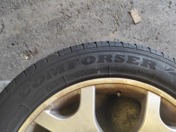Llantas de 19 pulgadas BMW X5 (E53) (E-9Jx19EH2 IS48 delanteras) , con neumáticos delanteros 255/50R19 107W, año 2023, marca Comforser, (llantas traseras E-10Jx19EH2 IS45) neumáticos traseros 285/45R19 111Y año 2023, marca Tracmax. - Imagen 7