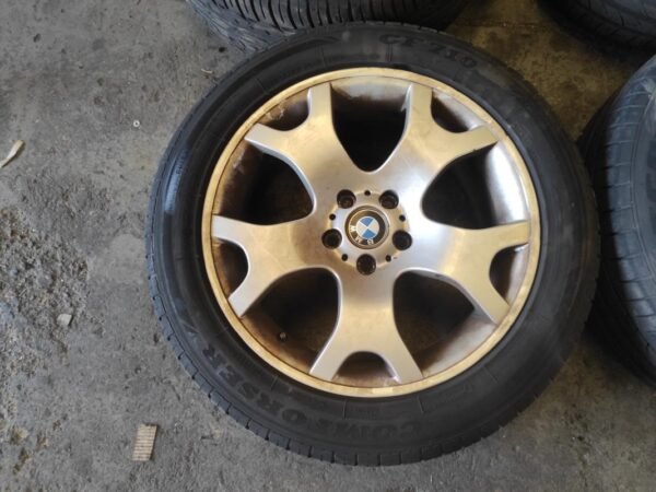 Llantas de 19 pulgadas BMW X5 (E53) (E-9Jx19EH2 IS48 delanteras) , con neumáticos delanteros 255/50R19 107W, año 2023, marca Comforser, (llantas traseras E-10Jx19EH2 IS45) neumáticos traseros 285/45R19 111Y año 2023, marca Tracmax. - Imagen 4