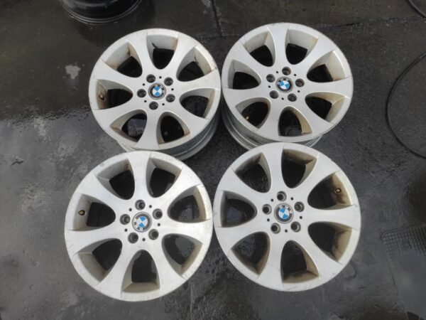 Llantas de 18 pulgadas BMW Serie 3 (E90), bidimensionales, delanteras 8Jx18 EH2 IS34, traseras 8 1/2Jx18 EH2 IS37.