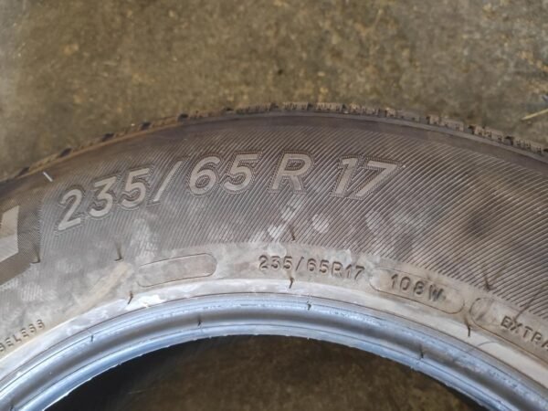 Juego de Neumáticos Michelin 235/65R17, año 2022. - Imagen 2
