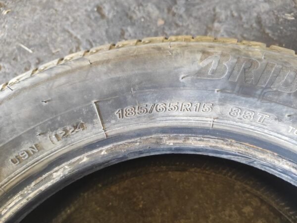 Juego de Neumáticos Bridgestone 185/65R15, año 2023. - Imagen 2