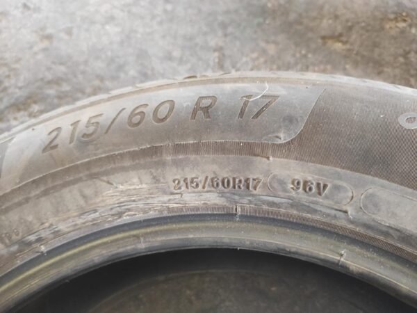 Juego de Neumáticos Michelin 215/60R17, año 2022. - Imagen 2