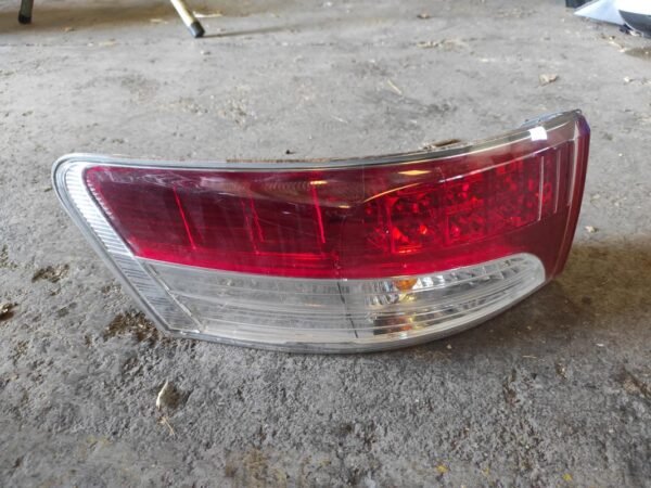 Piloto trasero izquierdo Toyota Avensis III 2.0 D-4D (126 cv)
