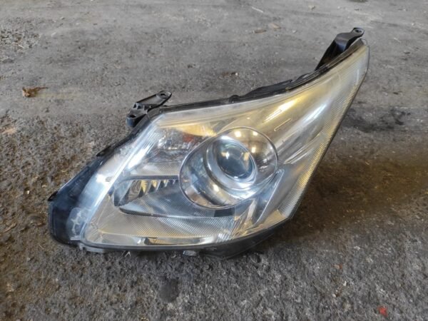 Faro izquierdo Toyota Avensis III 2.0 D-4D (126 cv)