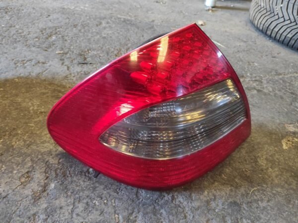 Piloto trasero izquierdo Mercedes Benz Clase E (W211) E 280 (231 cv) 7G-Tronic