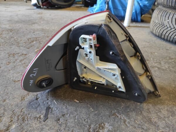 Piloto trasero derecho Mercedes Benz Clase E (W211) E 280 (231 cv) 7G-Tronic - Imagen 2