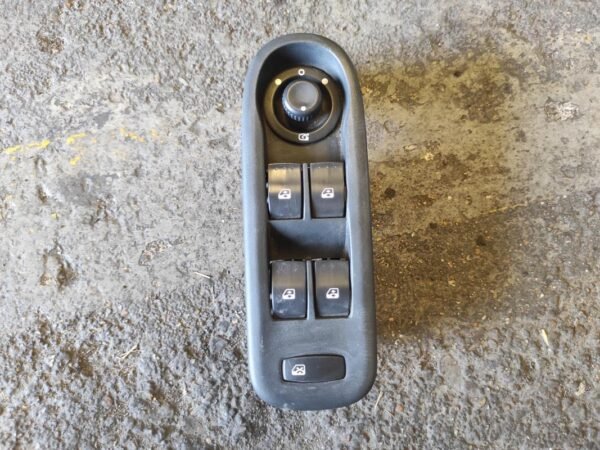 Mando elevalunas delantero izquierdo Renault Kangoo II 1.5 dCi (90 cv)