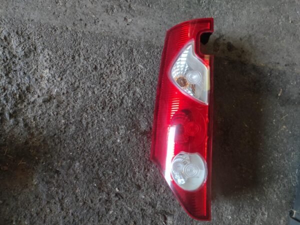 Piloto trasero izquierdo Renault Kangoo II 1.5 dCi (90 cv)