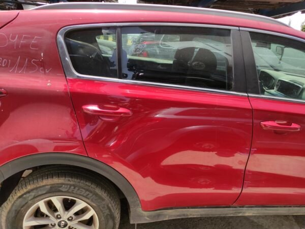 Puerta trasera derecha Kia Sportage IV 1.6 CRDi (115cv)