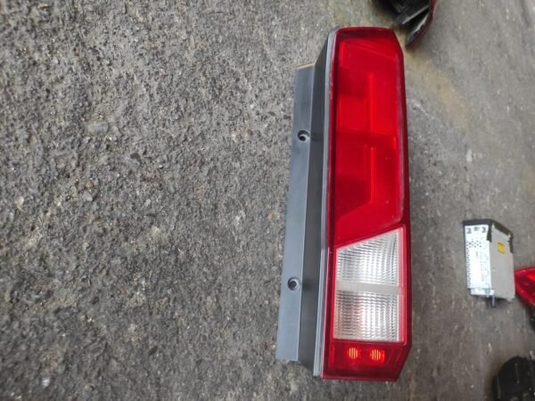 Piloto trasero derecho Volkswagen Crafter Furgón 2.0 TDI (102 cv) - Imagen 2