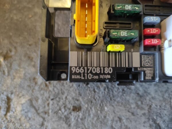 Caja de reles / fusibles Peugeot 207 1.4 HDi (68cv) - Imagen 2
