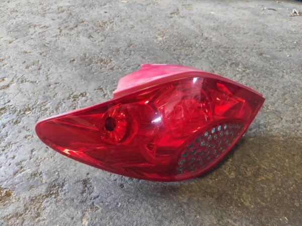 Piloto trasero izquierdo Peugeot 207 1.4 HDi (68cv)