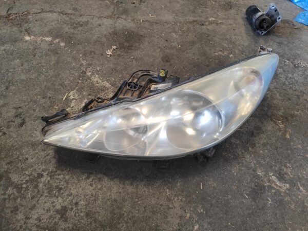Faro izquierdo Peugeot 207 1.4 HDi (68cv)