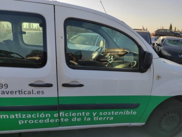Puerta delantera derecha Renault Kangoo II 1.5 dCi (86 cv)