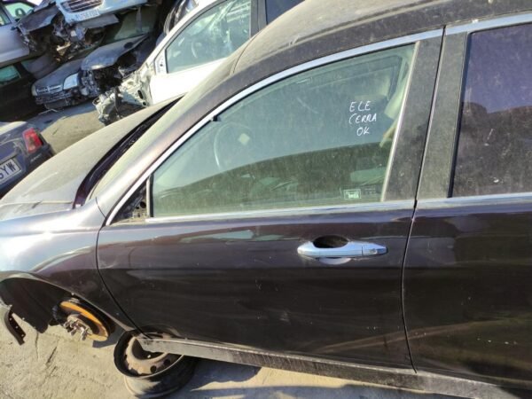 Puerta delantera izquierda Honda Accord VII 2.0 i-VTEC 16V Sport (155 cv)