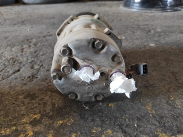 Compresor aire acondicionado Volkswagen Passat (B3, B4) 1.9 TDI (90 cv) - Imagen 3